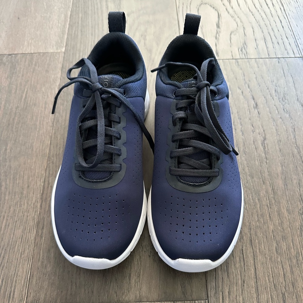 Vionic Sneakers - Picture 2 of 7